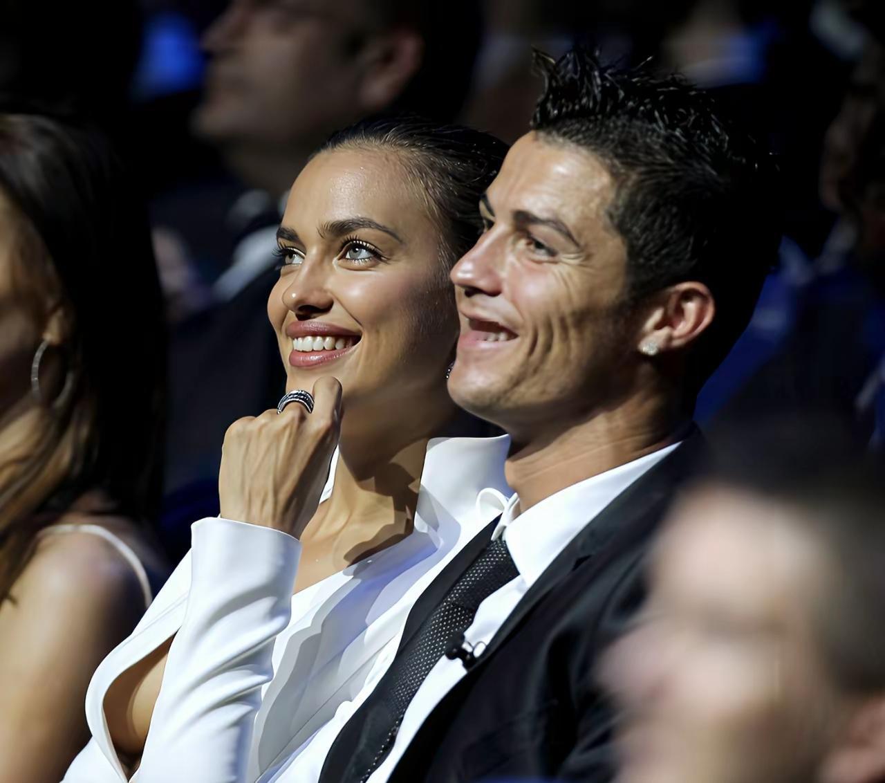 C罗，应该是后悔了！没有对比就没有伤害，C罗在爱情上，应该是深有体会！与伊莲