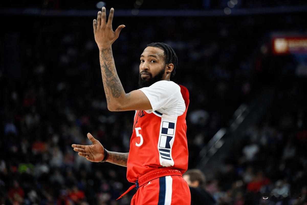 同一条腿、同一个对手，打球而已，何必呢？据shams报道，快船前锋德里克-琼