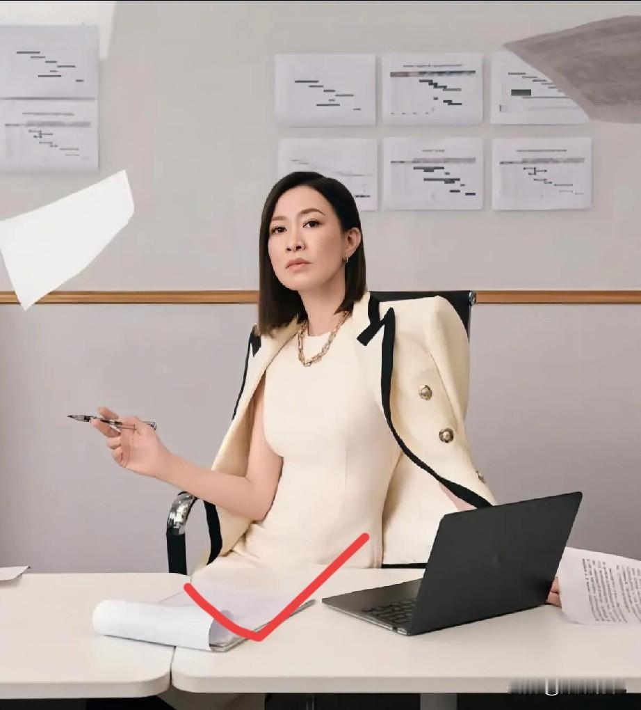 不得不说佘诗曼很有投资眼光在香港北角斥资3000万港元（约人民币2700