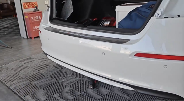 思域后装雷达今天朋友帮忙去装了雷达，前4后4，价格是4个700、8个1000，