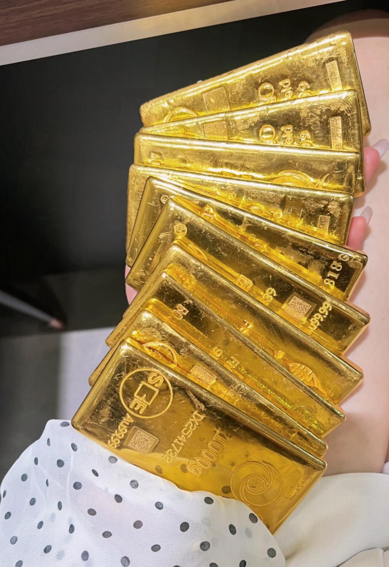 上周买黄金的人,估计现在肠子都悔青了!不是因为金价跌了,而是这次也跌得太多