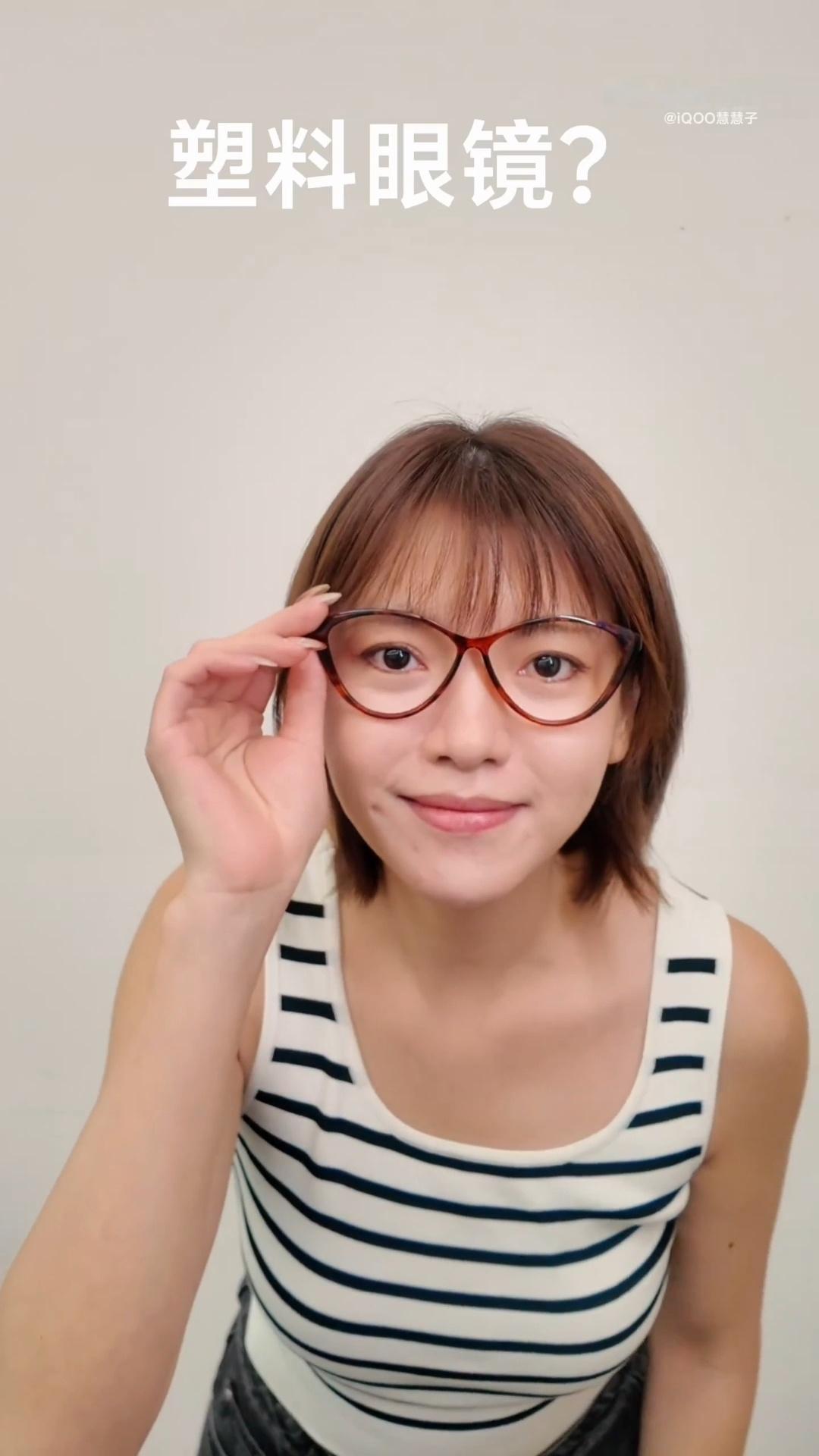 iQOONeo今年也是站起来了，配备金属中框！产品经理开始玩梗塑料和金属壳[嘻