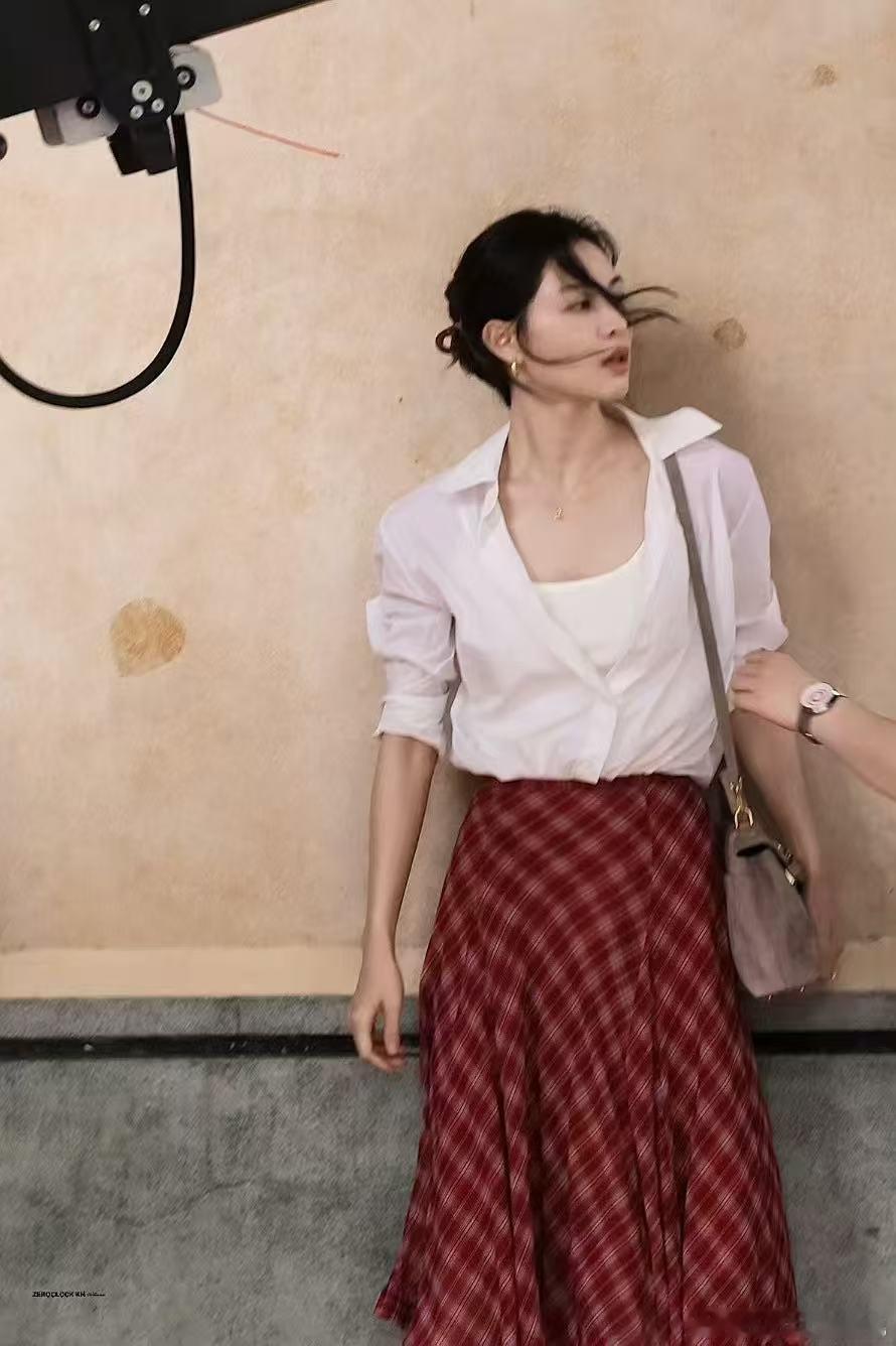 钟楚曦在自己美丽的脸上鼓捣什么呢钟姐不光活动上自己化的妆驾驭的很好，最近新剧《爱