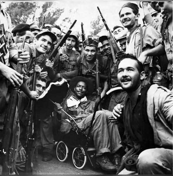 关于要不要向老美复仇，古巴左右为难了。复仇吧，那32个人是为了保卫马杜罗死的，不