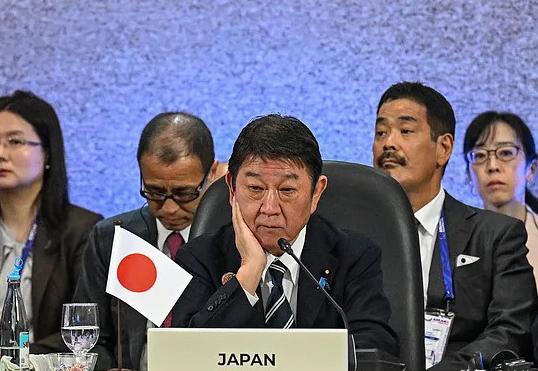 一片哗然！俄外长爆料日方进行碰瓷外交！当地时间8月14日，俄罗斯外长拉夫罗夫向外