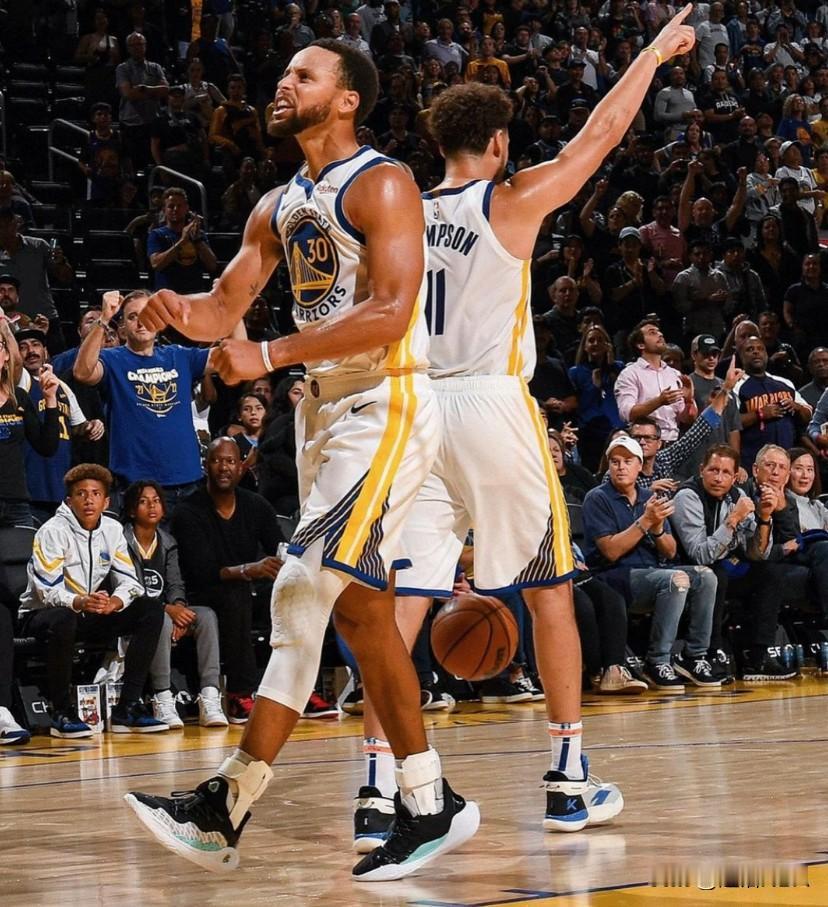 NBA现役单场命中12记以上三分——水花兄弟强势霸榜！1、克莱单场命中14记