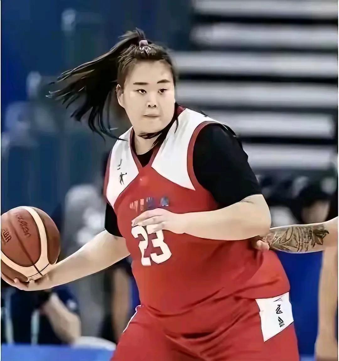 女篮亚洲杯即将开战，中国女篮现在还没有确定12人大名单，之前传言的李月汝回归也是