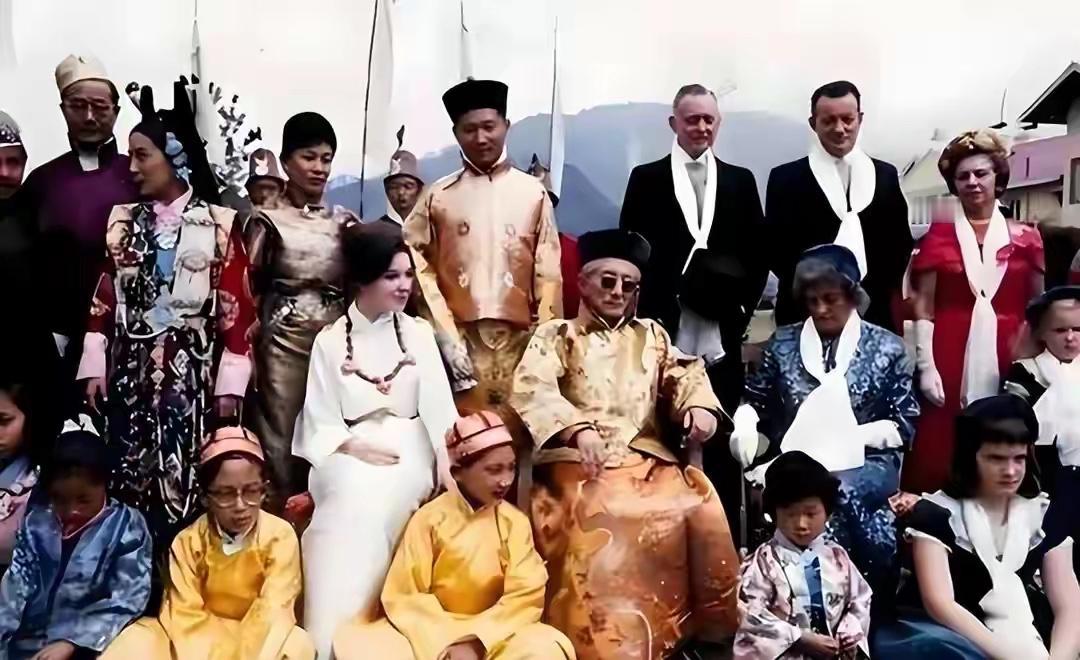 锡金这个地方在历史上是个小王国，夹在喜马拉雅山脉之间，邻近西藏、尼泊尔和不丹。它