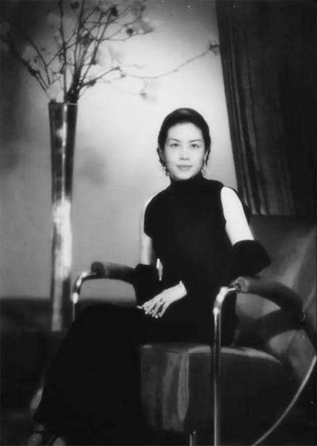 1935年，一妓女恳求37岁张伯驹：“带我走吧！我还是清白之身！”张伯驹