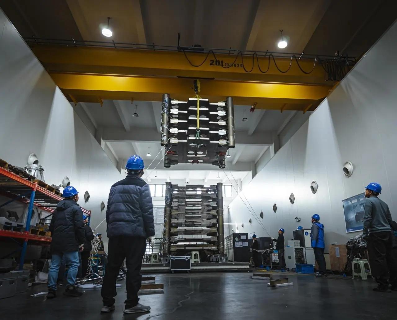 【蓝箭航天成功进行多星堆叠及卫星组合体试验】近日，蓝箭航天成功完成了多星堆叠压紧