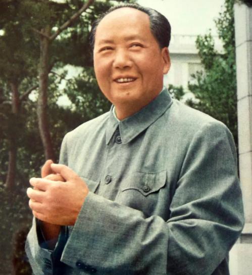 毛主席曾经当面对周总理说：“你领导的那个南昌起义，失败以后，部队往海边撤退...