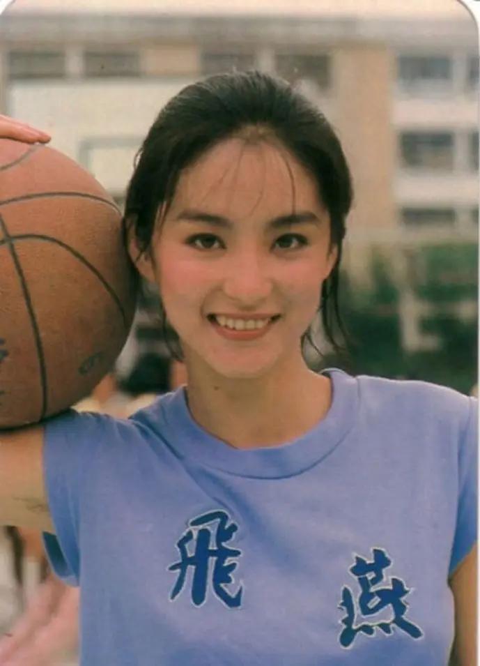 山口百惠与林青霞都很美，但是她们两个是两种完全不同的审美巅峰，没有绝对谁更美。
