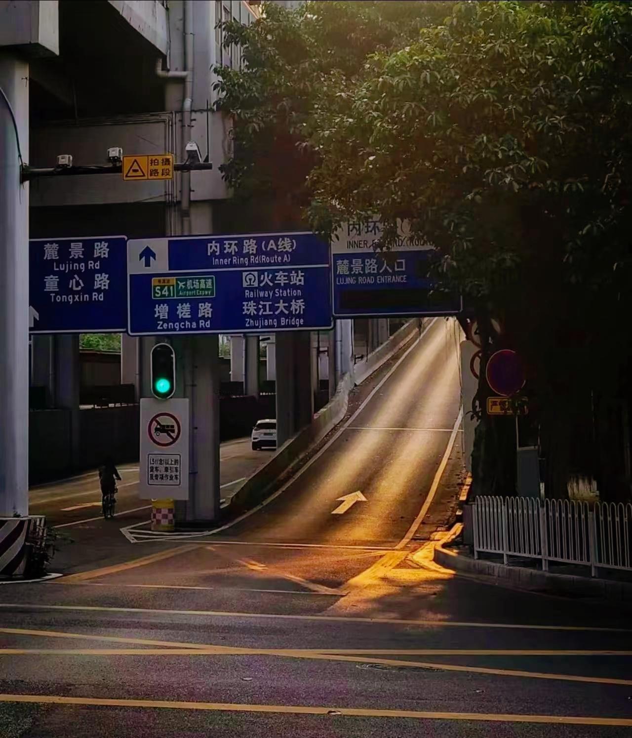 ：）男人的一生须练就两项本领：一是说话让人结缘，养一张富贵嘴，不当人生导师，适