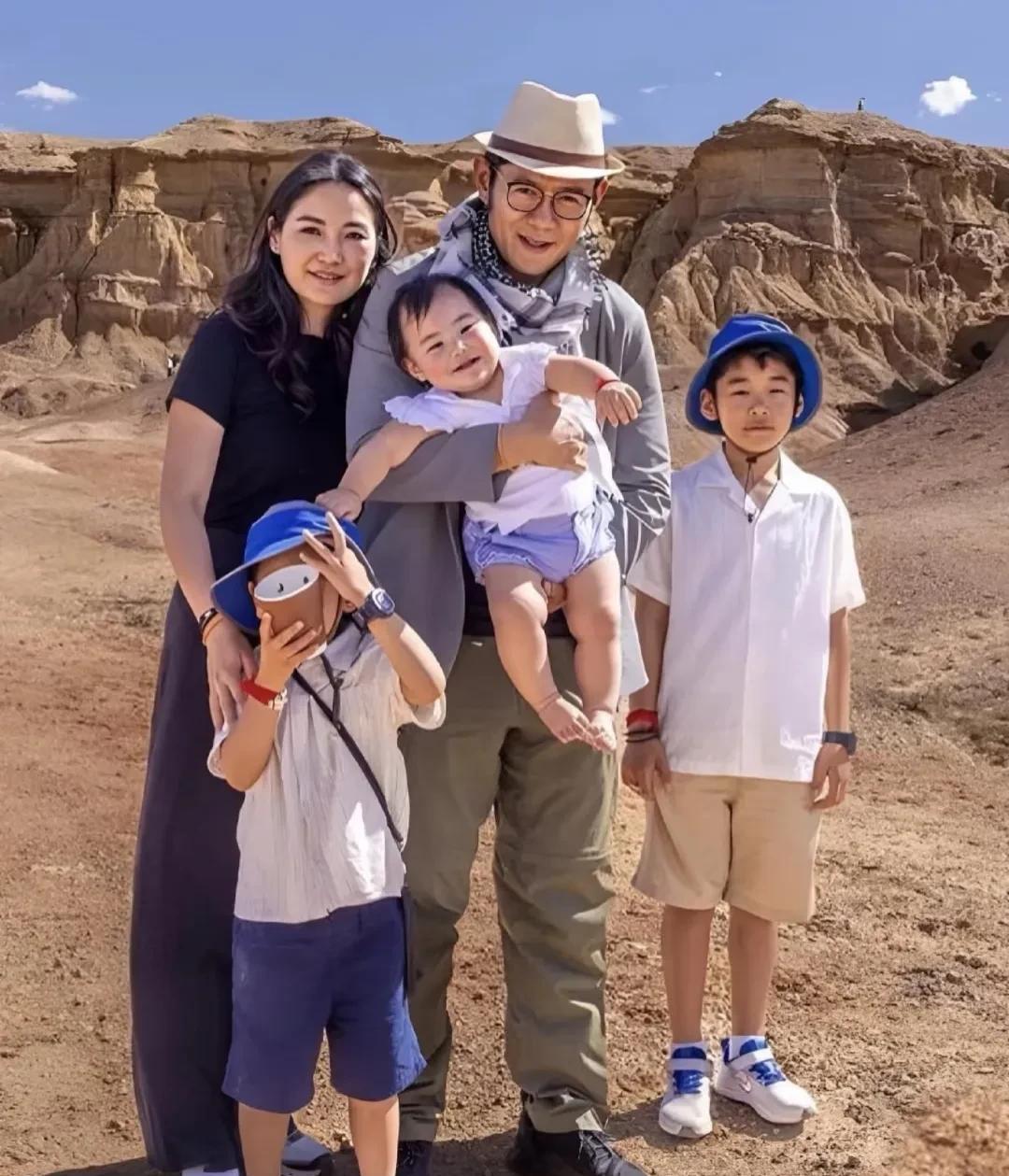 不丹国王一家五口照片前两张图还是县长一家之前在蒙古照的，县长真chic啊，给我