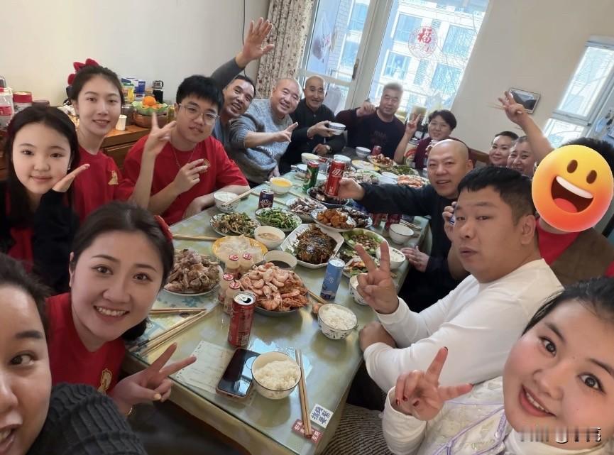 刘能家的团圆年这个春节，刘能家的团圆饭热闹又暖心，没有什么花哨的讲究，全是实打
