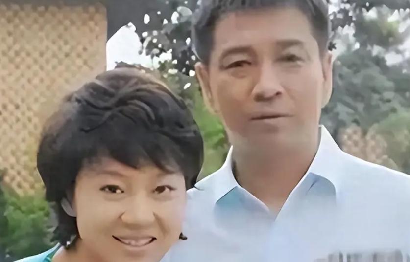 宁肯净身出户也要与闫妮离婚，22年过去，邹伟现在怎样了？当年有个消息震惊了整个