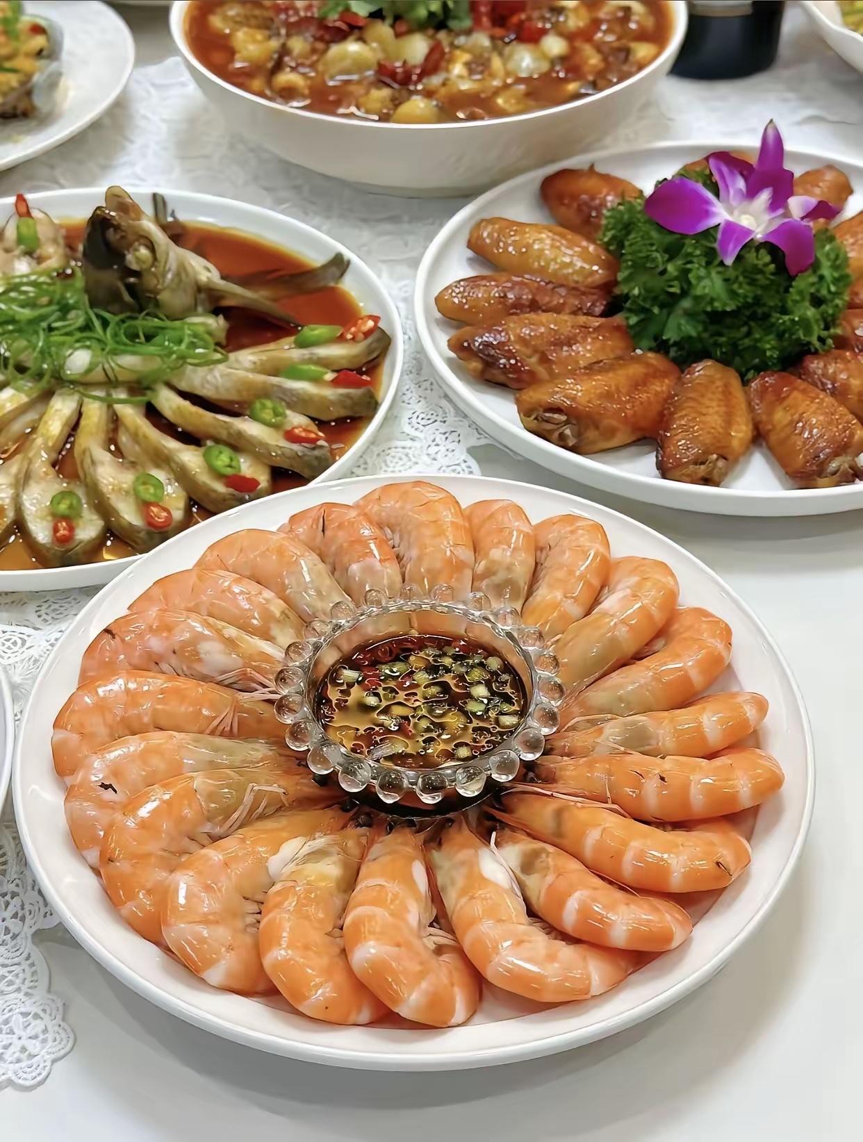 以后不要随便请人吃饭，端午节我们邀请一家好友一起过节，我们两家平时经常走动，关系