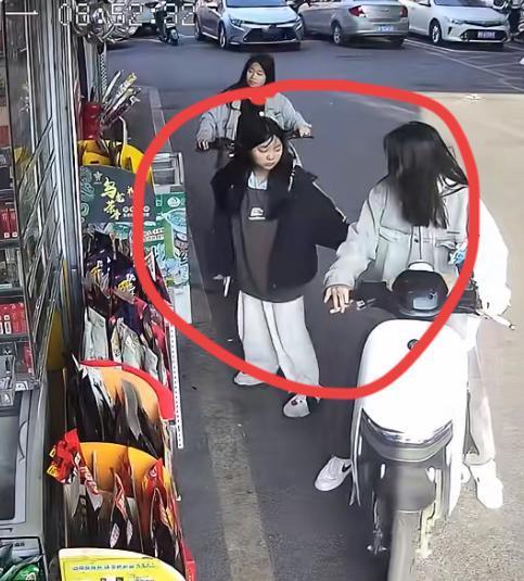 这一伙精神小妹太无耻了，偷店门口的槟榔，难怪有些便利店要用渔网把槟榔和烟包起来就