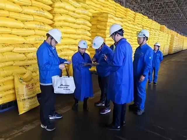 你说说印度是有多搞笑， 以前是对中国产尿素百般刁难，又是要技术又是要资金，后