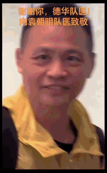 看看德华队医，对莎莎的照顾，不管是上赛场，还是比赛后，提醒要收好拍子，真