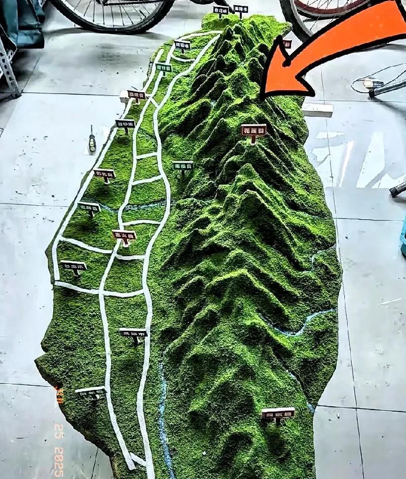 在欧美人眼里，我们依然是代工厂，新型殖民地！所以，我们虽然感觉经济，军事强大了
