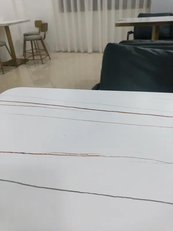 餐桌大理石突然断裂，致女童面部磕伤，家长称索赔却遭商家讽刺：“让我带孩子去韩国整
