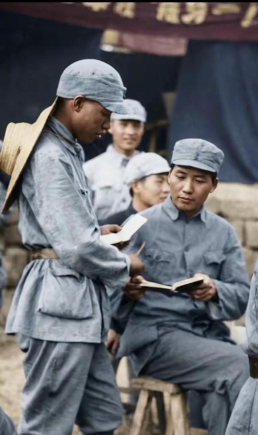 毛主席这种照片第一次见一说起毛主席，你脑子里是啥样？是课本上那个挥手的标准像