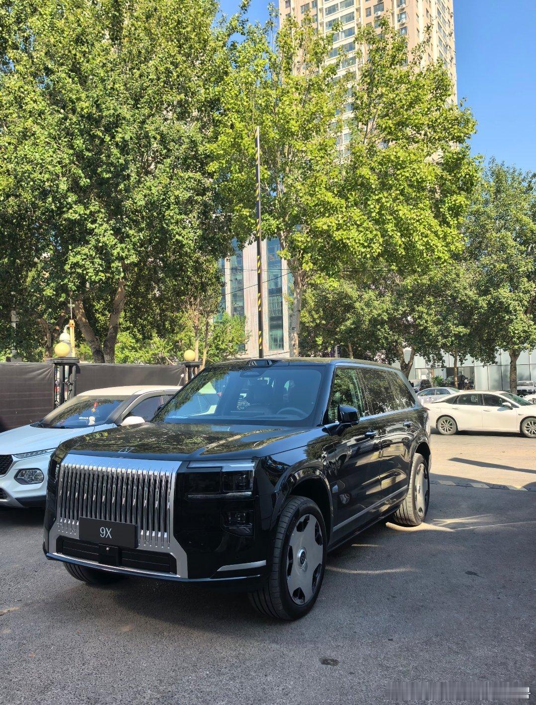 一个寒冷的周末，我尝试用手机APP远程开启极氪9X的空调和座椅加热。当我随后进入