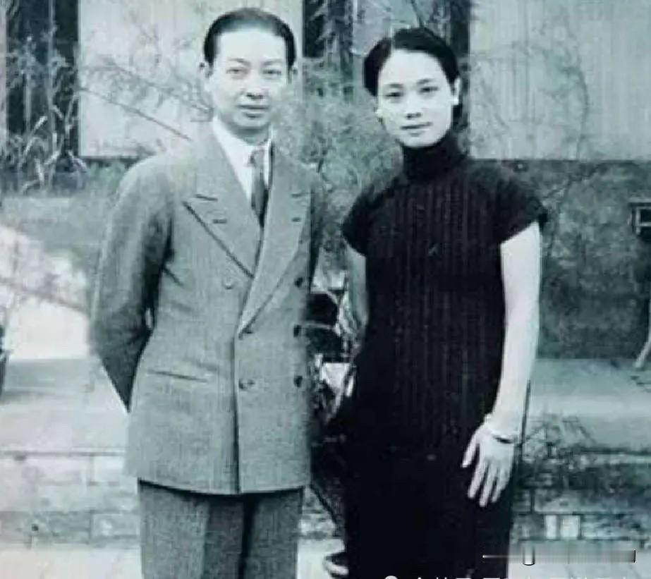 梅兰芳的三个妻子中，我个人感觉是结发妻子王明华最美，孟小冬其次，福芝芳次之。