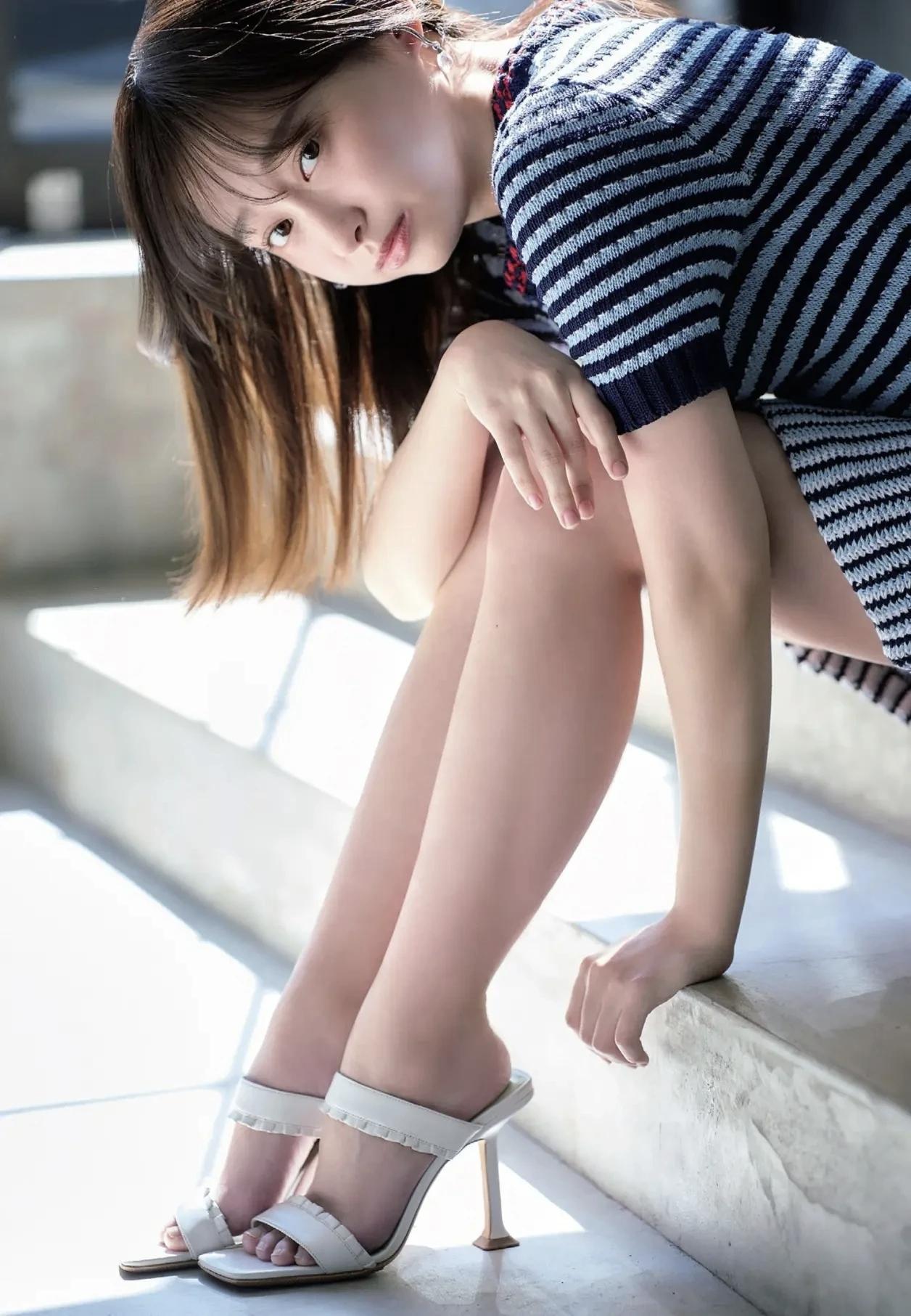 日系软妹写真集系列/阳光下的少女，优雅姿态，时尚穿搭，青春靓丽小清新如何穿得优雅