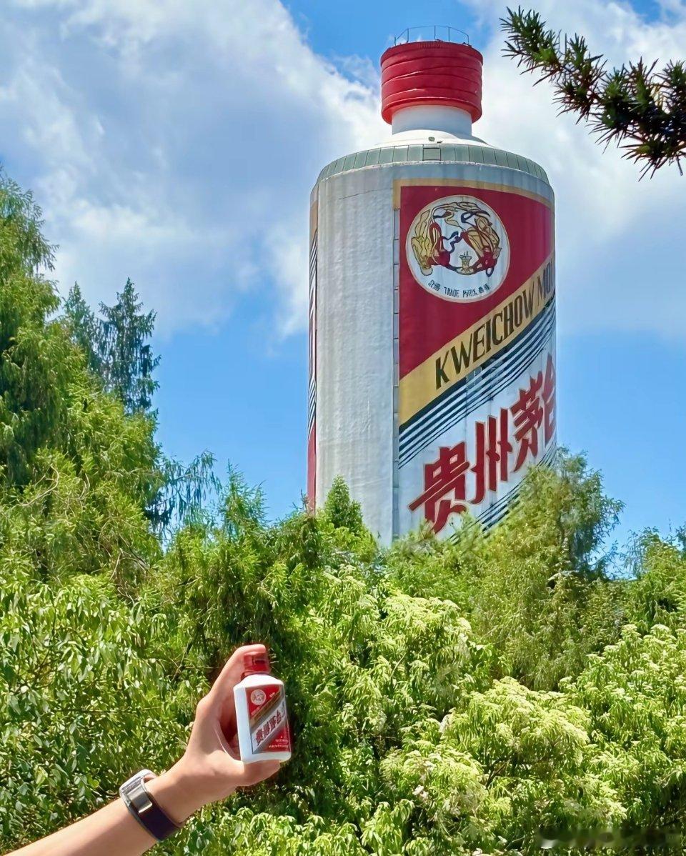 长鑫：我现在才是老大呀！长江：这把交椅你坐不了几天了长鑫：鹿死谁手还未可知也长江：哼！我三个月赚了3