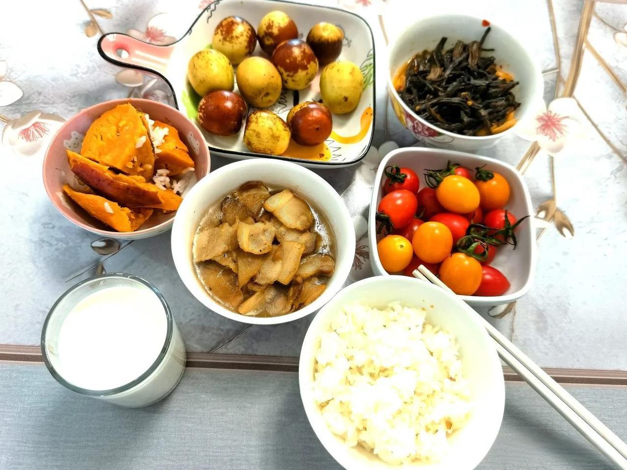 经济学家赵越说：“真正的财富自由不是你银行账户上有多少钱，而是你的心里知不知足。