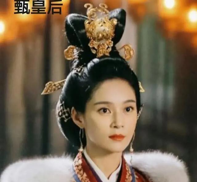 公元946年，辽军攻入后晋皇宫。29岁的耶律阮，在混乱中看到，一位41岁老宫女，