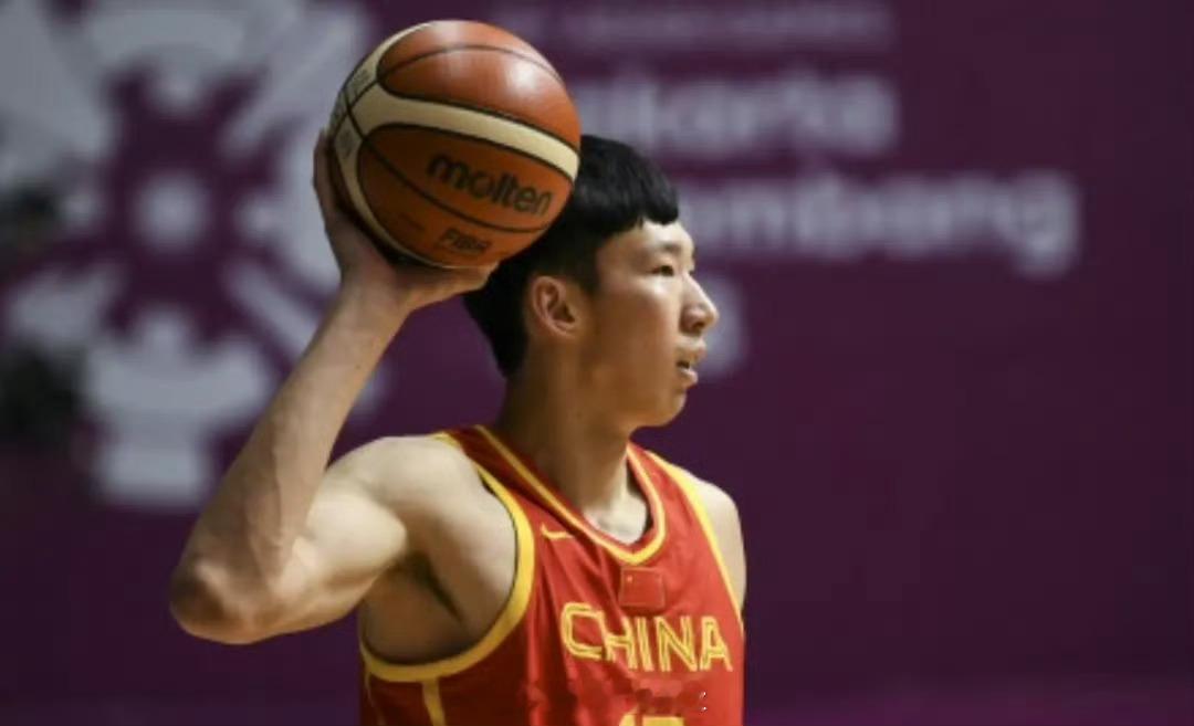 #郭士强林葳#中国男篮亚运会落幕之后，关于这次队伍选人用人的内幕爆料持续发酵。据体坛周报援引媒体人诚
