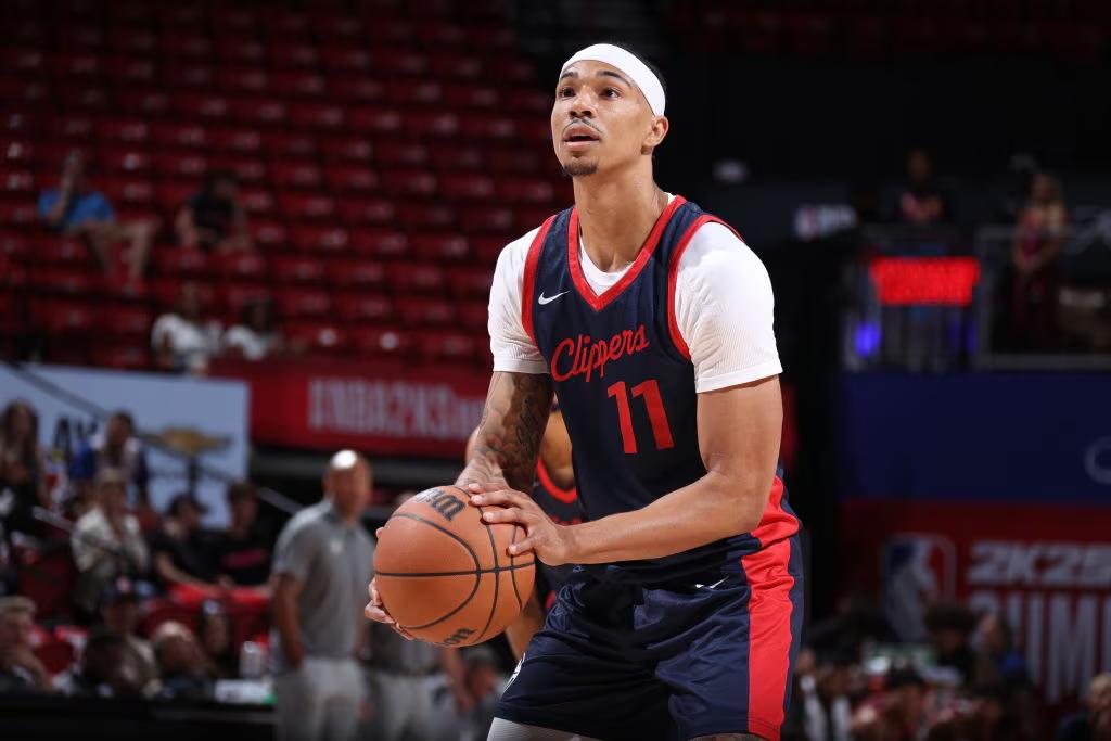 NBA内幕记者杰克·费舍尔报道称，快船队已经裁掉了乔丹·米勒。不过费舍尔指出，
