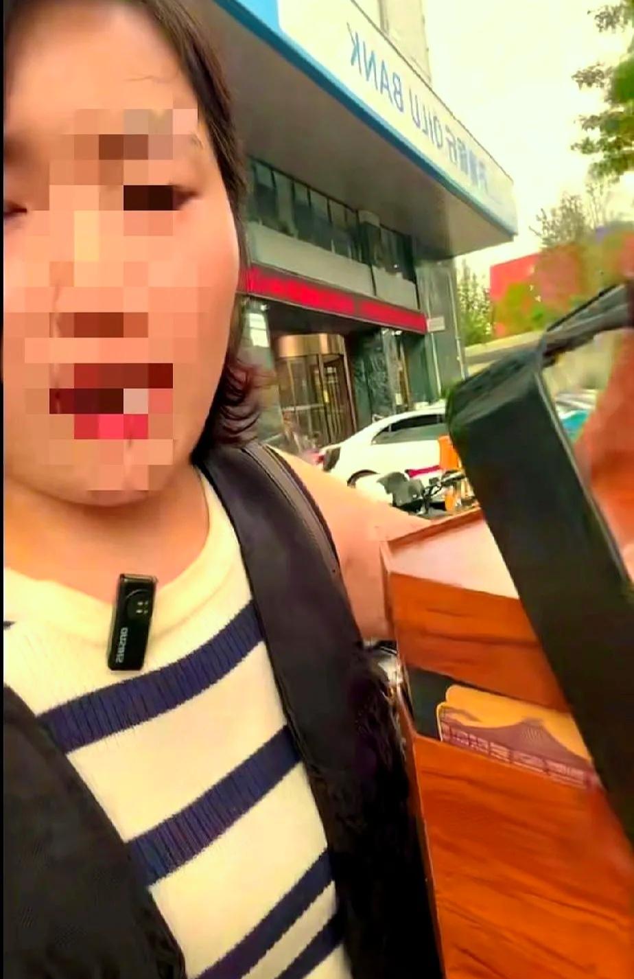 我跟你讲，最让我后背发凉的，不是她之前哭天抢地、开直播说老师怎么虐待她孩子。