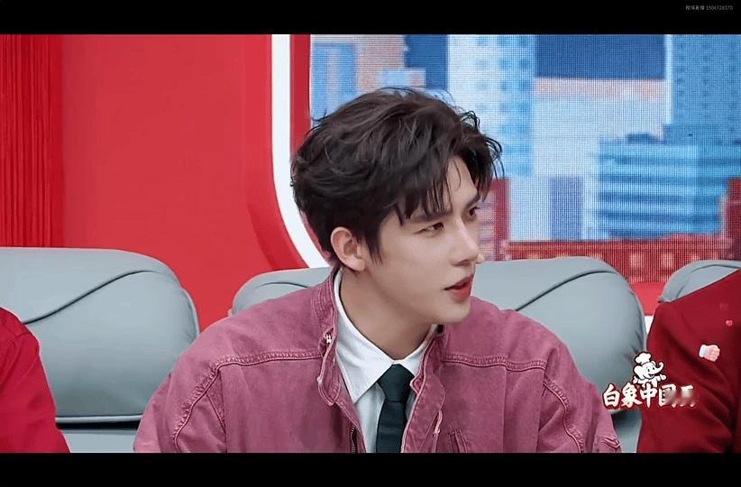 央妈王安宇粉上了谁看了不夸一句央妈会拍！王安宇粉色造型亮相《下一站春晚》，冷白