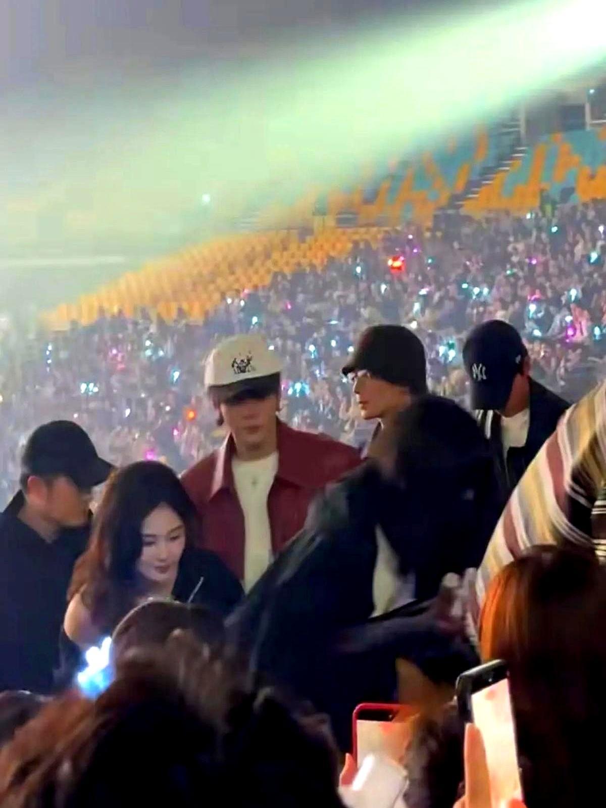 白鹿曾舜晞频同框为啥次次都是集体局？大年初三他们拉着陈鹤一梁永棋飞首尔，