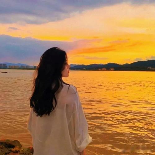 积德从不是做给别人看！因果从不会缺席有没有发现，越默默积德的人，路反而走得