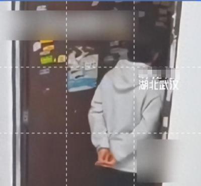 太变态了！湖北武汉，20岁年轻男子垂涎女邻居的美色，不能得手，竟然对她的鞋子下手