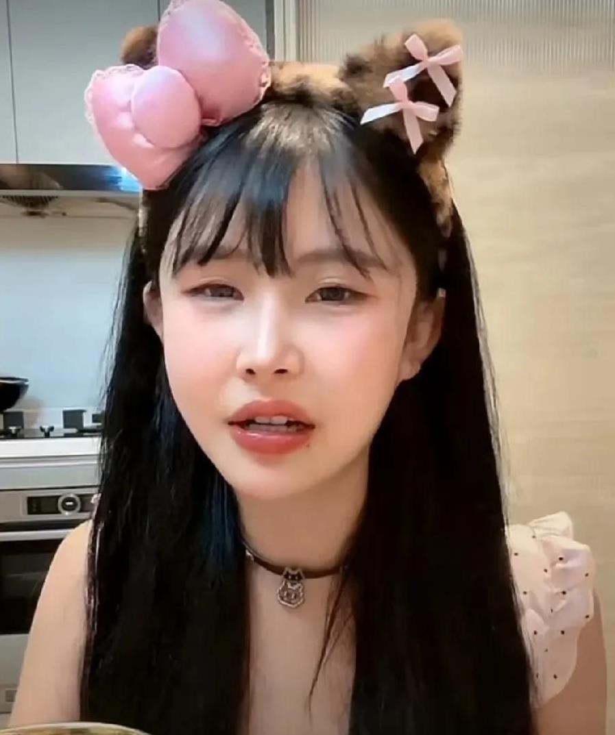 猫妹妹讲诉之所以一直这样平安无事，是因为加入了辛选后辛巴就开始帮助交税！