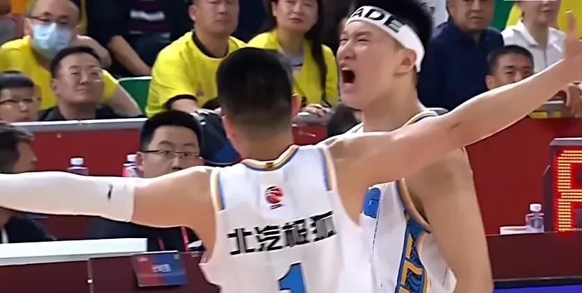 不比外援，北京男篮和广厦男篮的本土球员究竟哪一家比较强？1、周琦对许钟豪，周琦