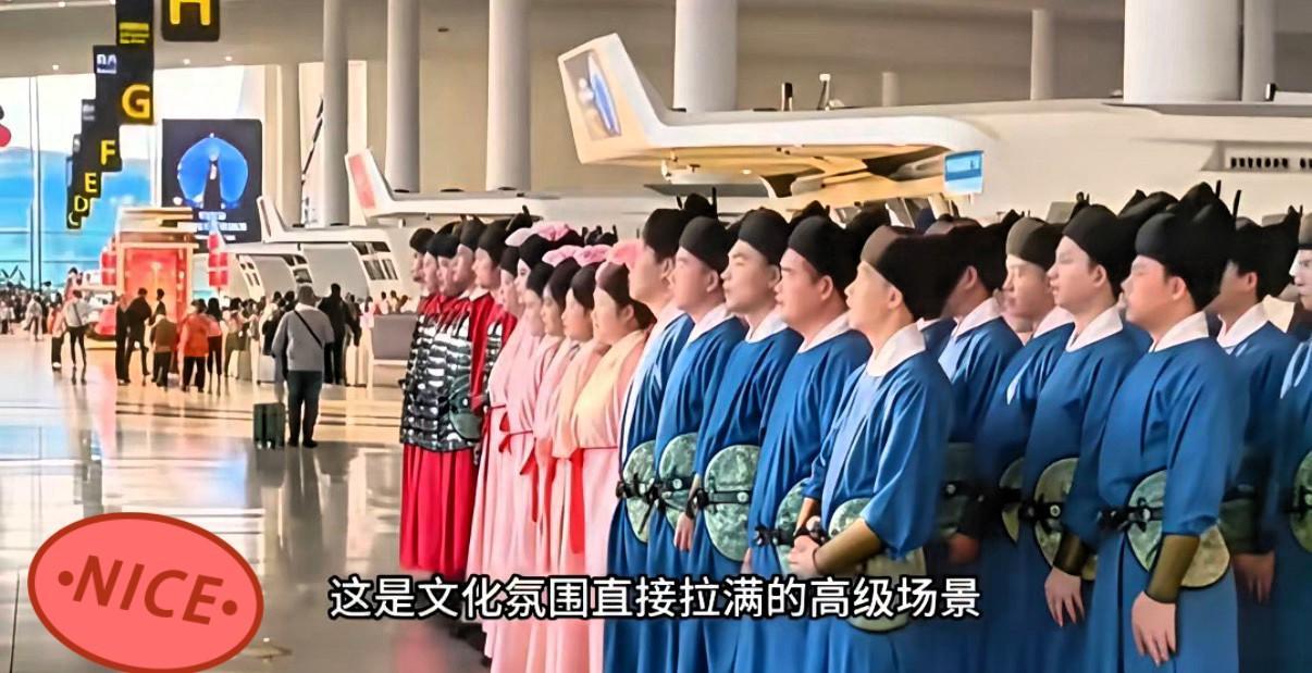 美哭了！首都机场工作人员穿汉服上岗，这才是中国门面！早就说过，别小看一件衣服