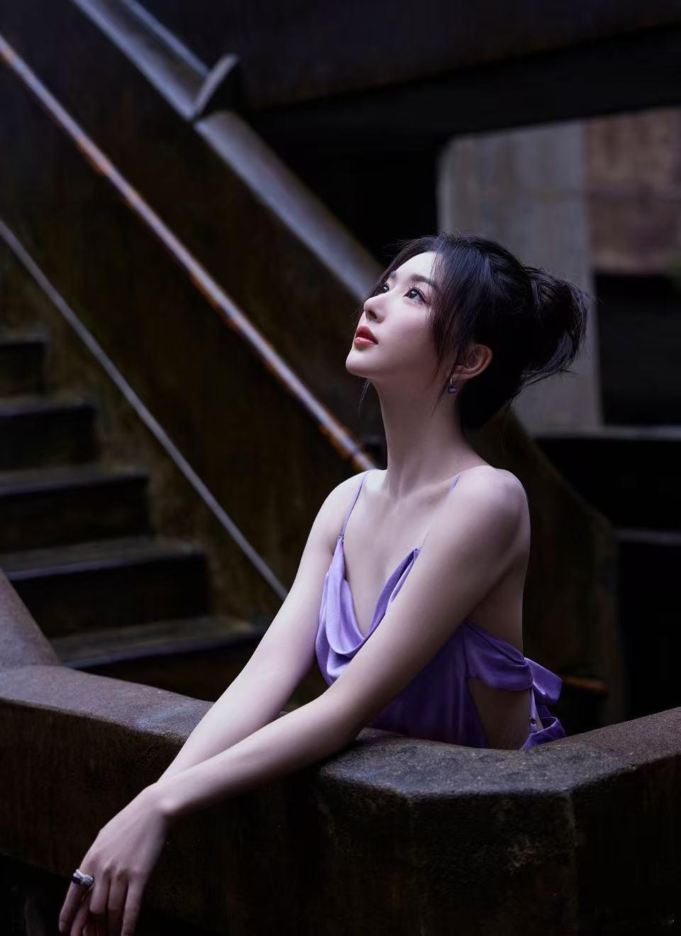 孔雪儿想演现偶孔雪儿回应高颅顶妆造孔雪儿直播直言想挑战现代偶像剧，大方吐露自己