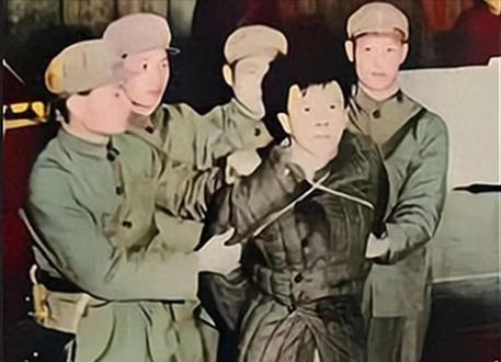 1951年，一个特务落网后，在面对审问时，竟语出惊人：“我的同伙？说出来吓死你们