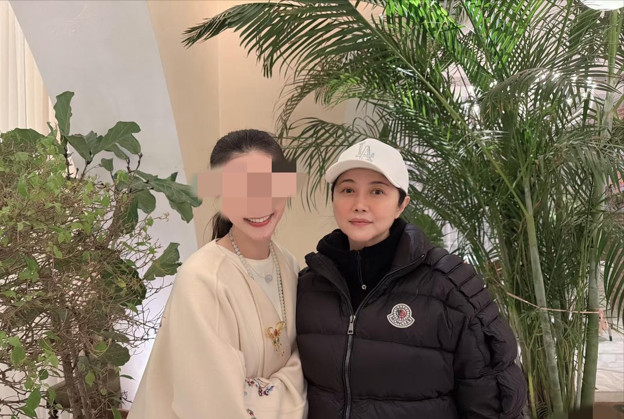 颜丙燕53岁了，颜丙燕53岁了，颜丙燕53岁了，重要的事情说三遍。颜丙燕为了