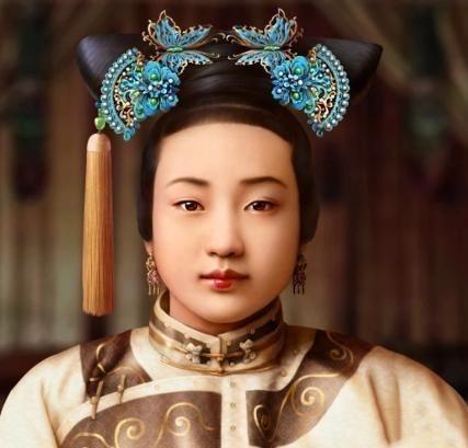 1894年，18岁珍妃被几个太监当众扒掉裤子，啪！啪！狠狠抽打，23岁光绪跪倒在