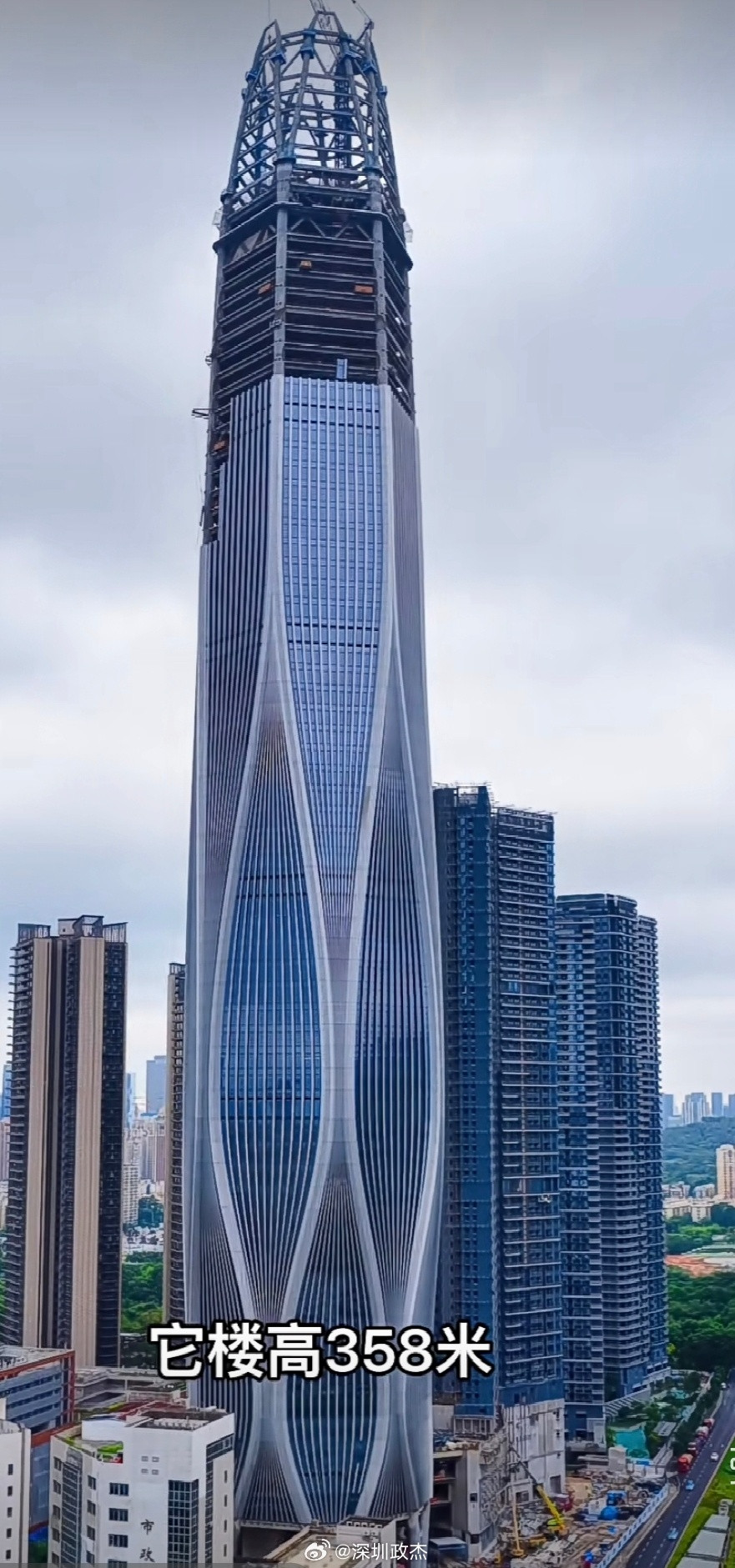 深圳福田新地标建筑:湾区湾区智慧广场。华富村隔壁，超高层办公楼，358米，65层