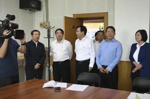 省委秘书长和省委办公厅主任的区别和联系？第一，级别是不一样的。省委秘书长是省委
