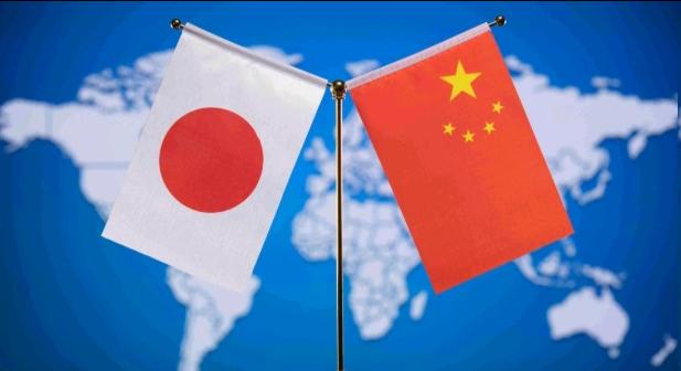 眼看中日关系改善无望，日本国内给高市早苗支招了！8月21日，日本经济新闻刊文表